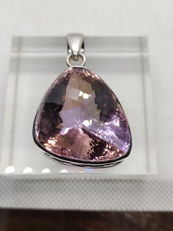 grams Amethyst pendant