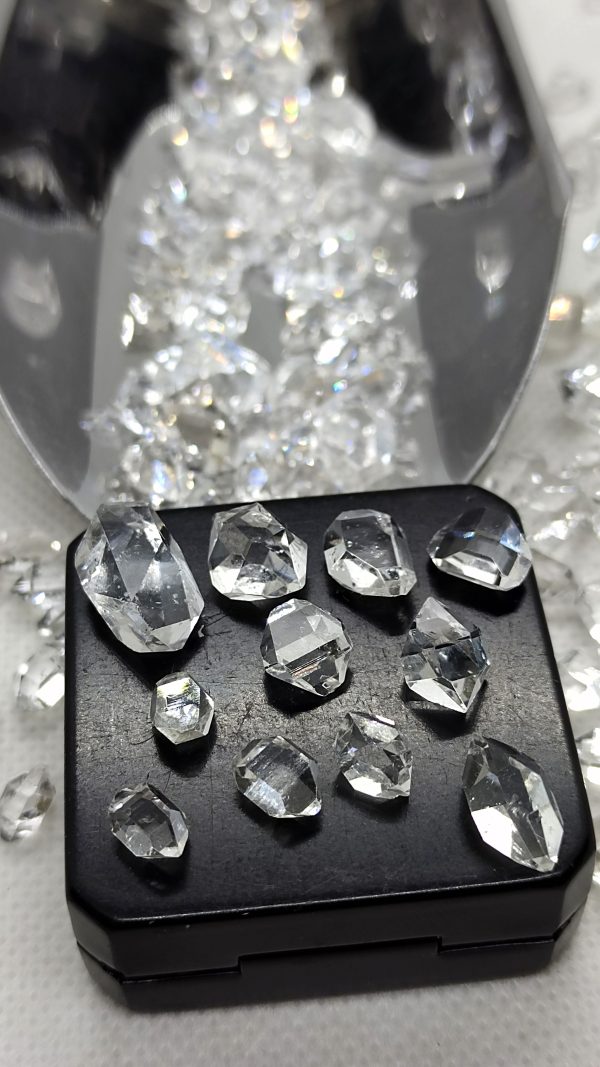 AAA quality diamond quartz - Image 2