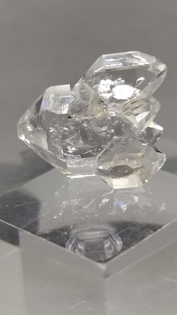 try petroleum diamond quartz good quality like Herkimer