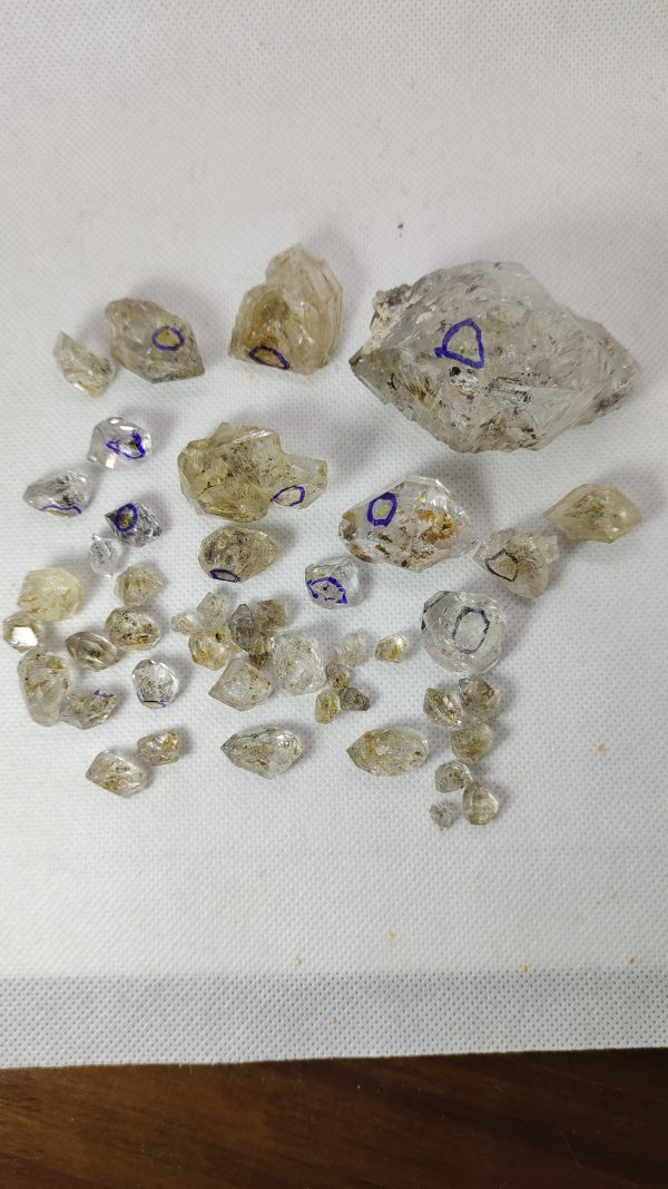 top quality petroleum diamond quartz like Herkimer with and without bubbles