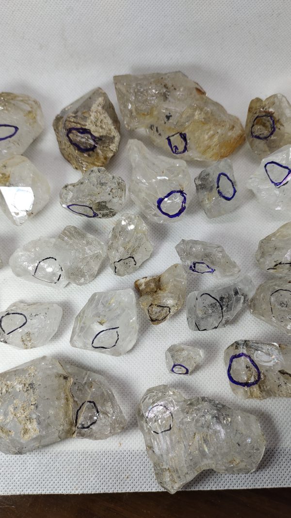 with water bubbles like Herkimer diamond quartz - Image 3