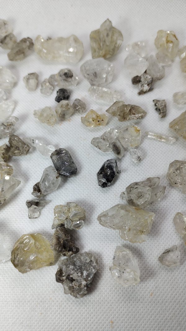 assorted sizes, shapes and quantities including petroleum quartz - Image 2