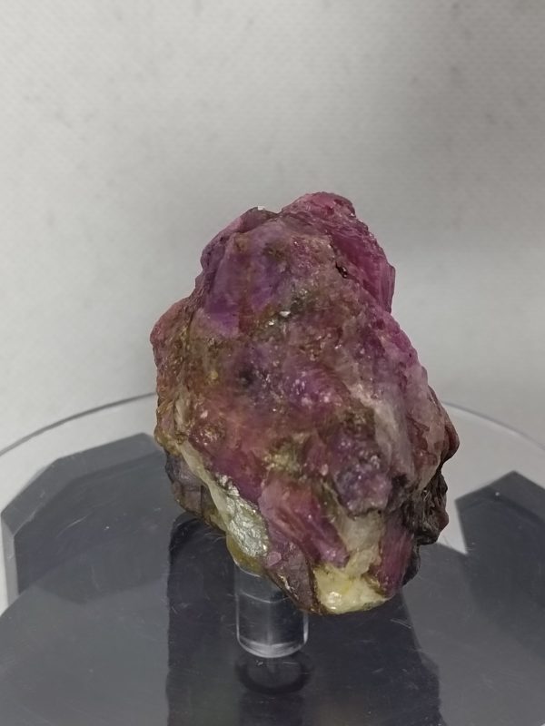 specimen mineral stone Ruby - Image 3